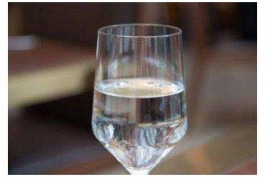 上海人應酬時喝什么白酒,在上海請客吃飯喝什么酒