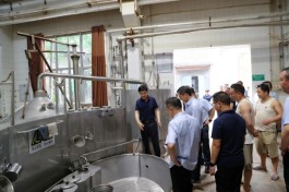 茅臺總經理李靜仁調研生產一線項目改造及茅臺酒四輪次生產