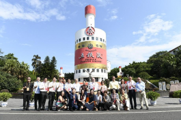 外國駐蓉渝領(lǐng)團及駐華使館官員考察五糧液