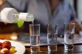 白酒不能凍成冰嗎_白酒冷凍能不能結(jié)冰