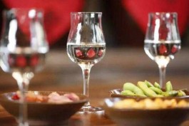 喝高度白酒可以預防感染「預防疾病家中要常備高濃度白酒」