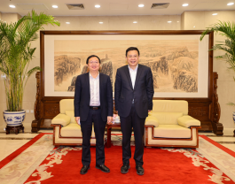 五糧液董事長(zhǎng)曾從欽拜訪新華通訊社