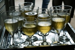 半干型白葡萄酒怎么喝？