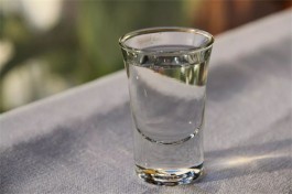 老外怎么喝茅臺酒_老外怎么喝茅臺