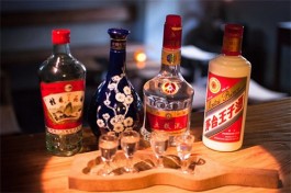 貴州茅臺酒怎么看價格,貴州茅臺酒怎么看價格走勢