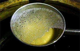 白酒變黃的原因是什么，變黃的白酒一定就是好酒嗎？