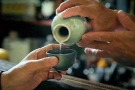 簡(jiǎn)述白酒品評(píng)的方法-白酒明評(píng)主要采取議論的方式